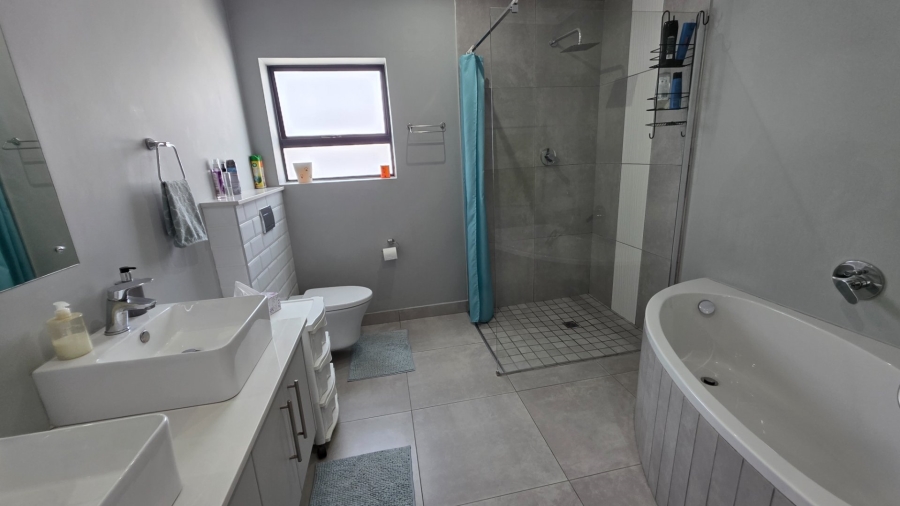 3 Bedroom Property for Sale in Blue Ridge Western Cape